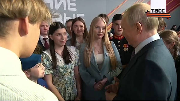 皇冠信用网足球代理_普京：会考虑将伏尔加格勒更名为斯大林格勒皇冠信用网足球代理，但最终决定应由该市居民作出