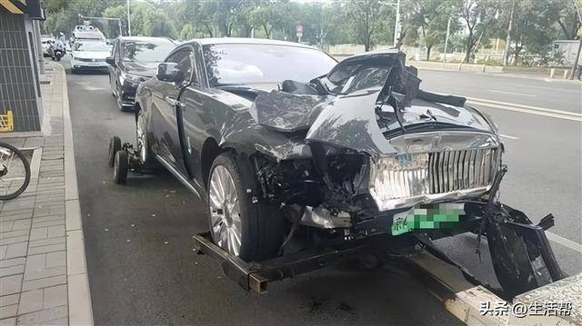 皇冠信用网怎么租_知名车评人陈震开劳斯莱斯发生车祸?交警:事故发生在下午3时许皇冠信用网怎么租,正处理中