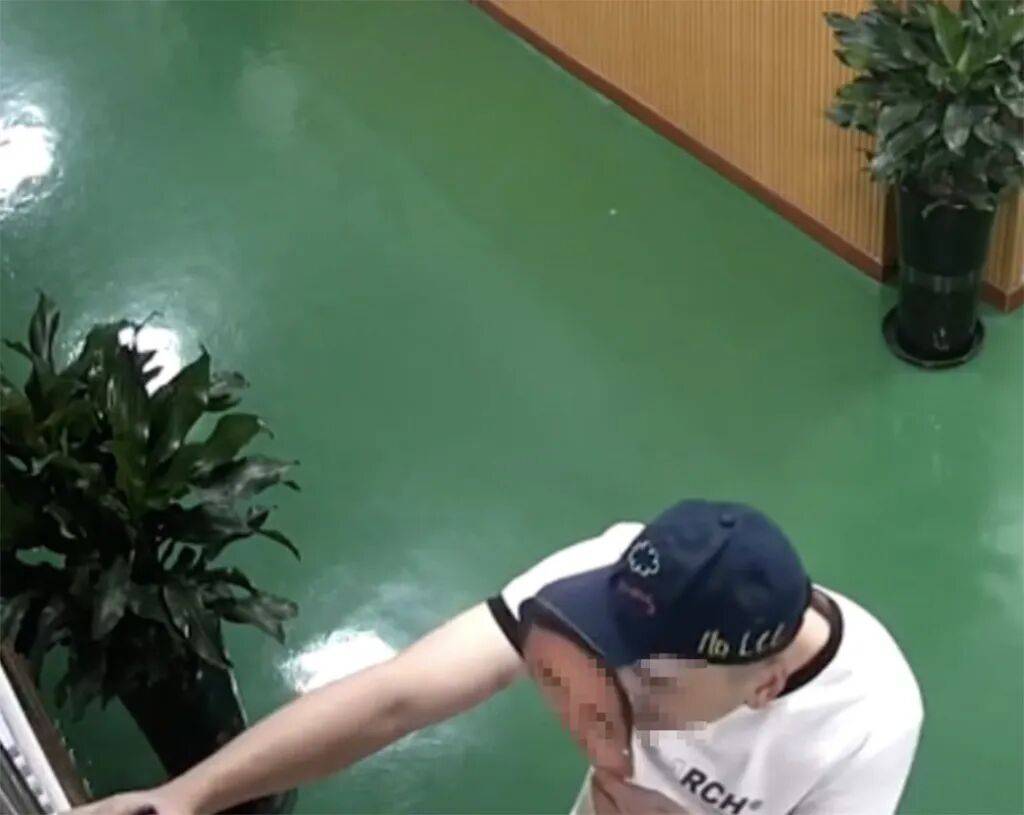 皇冠信用登2代理_多名干部皇冠信用登2代理，被指用人脸面具“刷脸”考勤打卡