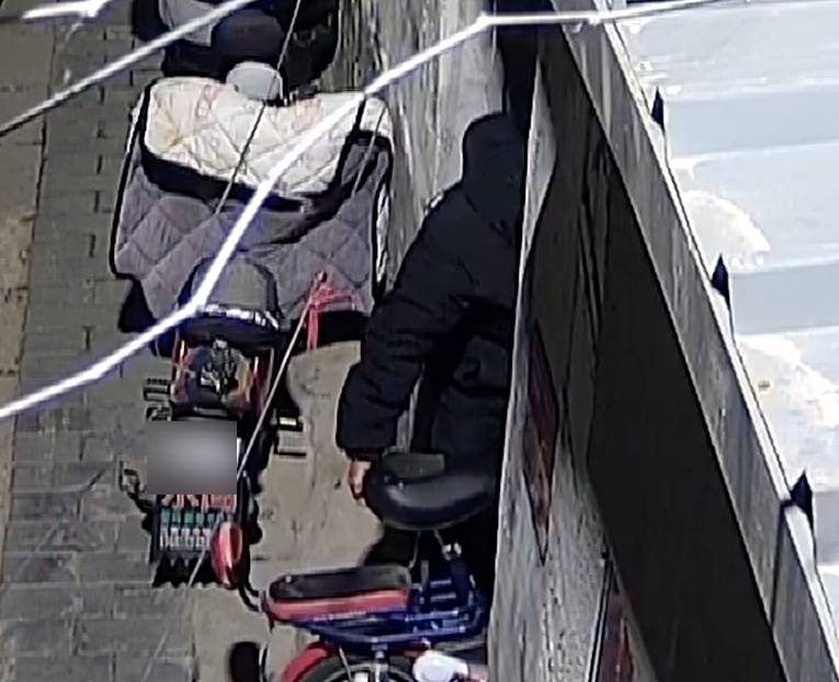 怎么申请皇冠信用网_北京一男子将人撞骨折后逃逸怎么申请皇冠信用网,事后称没时间报警:“怕她耽误我事”